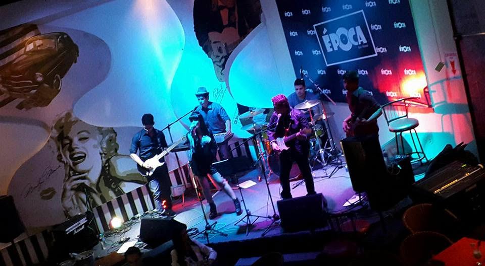 Vaquita para el grupo musical de la noche